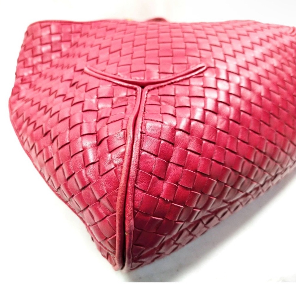 Bottega Veneta Red Intrecciato Hobo Bag. Lipstick red - Picture 6 of 16